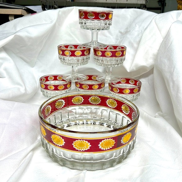 Vintage 1960's Italian Glass Dessert Trifle Bowl Set with 6 drinking goblets. - Picture 1 of 4